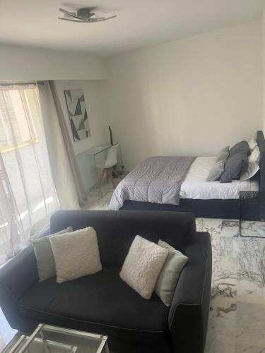 Studio meublé, les tambourins