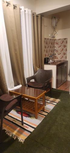 a living room with two chairs and a coffee table at Dolma's Homestay in Phensāng