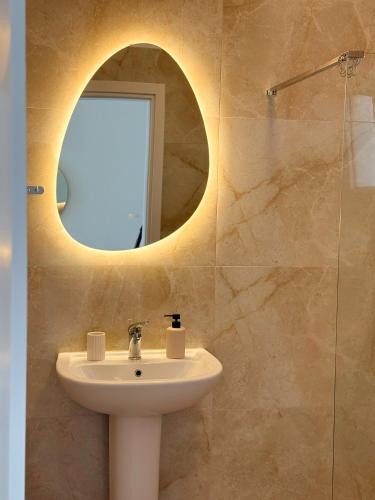 Above The Sea Luxury Apartment