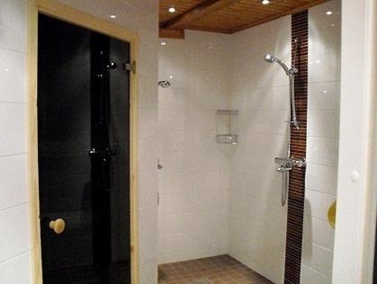 Ванная комната в Ylijarvi cottages