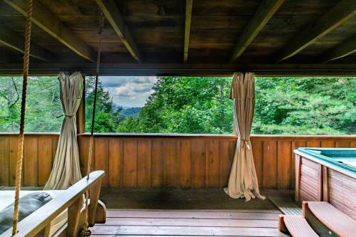 Nice View Fireplace, Hot Tub, Porch Bed, Private photo 3