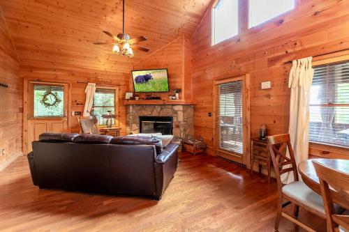 Nice View Fireplace, Hot Tub, Porch Bed, Private photo 21