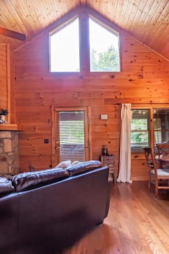 Nice View Fireplace, Hot Tub, Porch Bed, Private photo 22