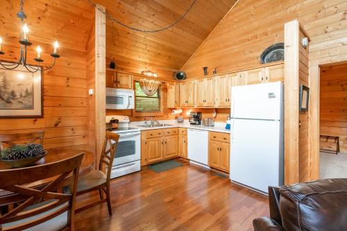 Nice View Fireplace, Hot Tub, Porch Bed, Private photo 25