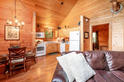 Nice View Fireplace, Hot Tub, Porch Bed, Private photo 27