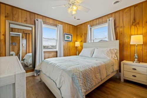 Postel nebo postele na pokoji v ubytování KDH261 Happy Hour