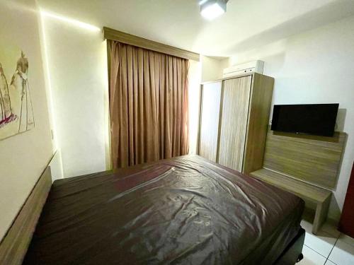 a bedroom with a large bed in a room at Apartamentos Riviera Park in Caldas Novas