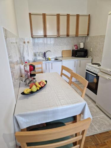 Kuchyň nebo kuchyňský kout v ubytování Matchbox Apartment Sarajevo