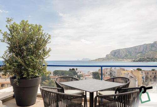 Gallery image of HOTIDAY Room Collection - Mondello in Mondello