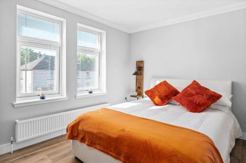 Ένα ή περισσότερα κρεβάτια σε δωμάτιο στο Modern & Peaceful 2BR Home - Free Parking