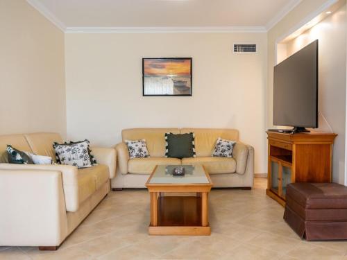 Oura Sunrise 3B Apartment by Stay ici