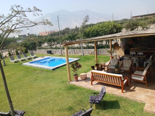 Бассейн в Casa de Campo Bamboo con Piscina temperada или поблизости