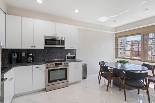 Dapur atau dapur kecil di Ammos Luxury Living- Mykonos Suite