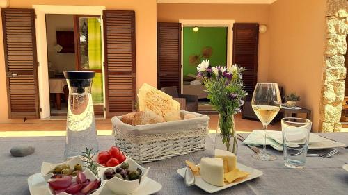 Φαγητό σε αυτή η παραθεριστική κατοικία ή κάπου εκεί κοντά