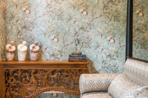 a room with a wall with a floral wallpaper at Luxurious Arakana Villa with Pool in Jimbaran