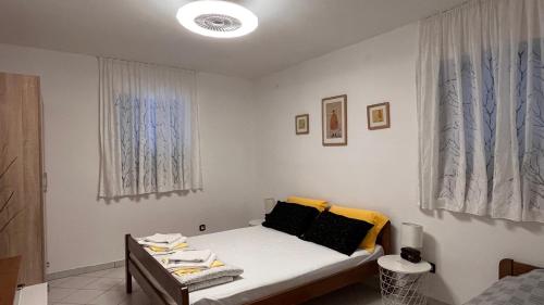 Ένα ή περισσότερα κρεβάτια σε δωμάτιο στο SEASIDE holidayhouse , Mali lošinj