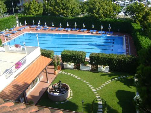 an overhead view of a large swimming pool with chairs at Residence Aurora Wellness & Spa in Albenga