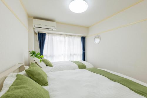 3 bedrooms, 5-minute walk to Shinjuku City Center, Isetan department store , max 7 people