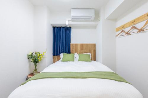 3 bedrooms, 5-minute walk to Shinjuku City Center, Isetan department store , max 7 people