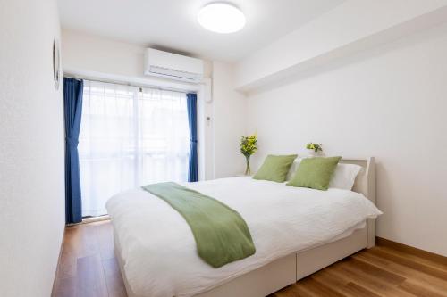 3 bedrooms, 5-minute walk to Shinjuku City Center, Isetan department store , max 7 people