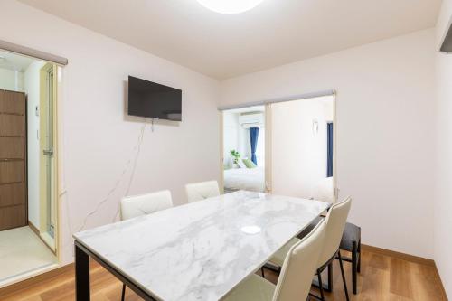 3 bedrooms, 5-minute walk to Shinjuku City Center, Isetan department store , max 7 people