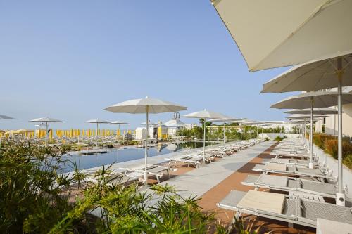 a rendering of a resort with tables and umbrellas at Hotel Las Vegas in Lido di Jesolo