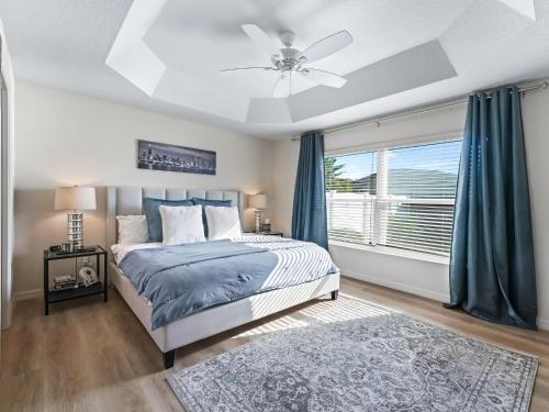 a bedroom with a bed and a ceiling fan at 16837 Z2b Village of Woodbury by REMAX Premier in The Villages