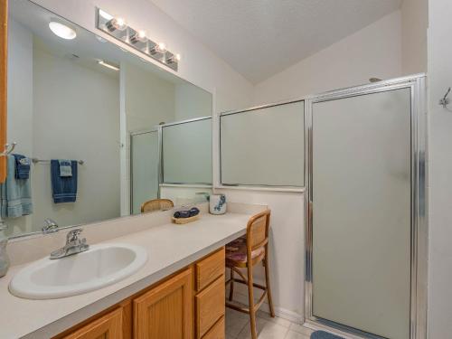 Ένα μπάνιο στο 17135 Z2a VILLAGE OF CHATHAM by REMAX Premier