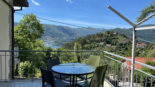 Casa de Casarelhos T2 - "Gerês" - Ar Condicionado - Lareira