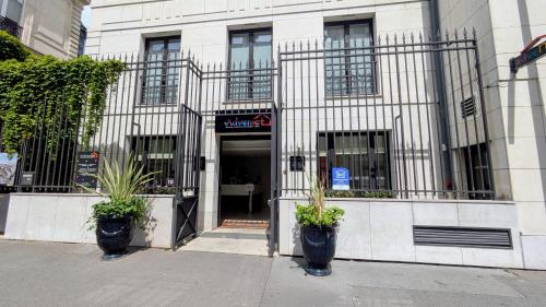 Η πρόσοψη ή η είσοδος του Adveniat Paris