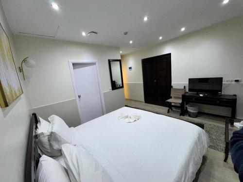 Una cama o camas en una habitación de New Star Zamalek Hotel