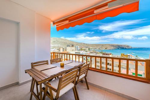 Ocean view 2bedroom apartment in Los Cristianos, Heated pool, 3 minutes to beach