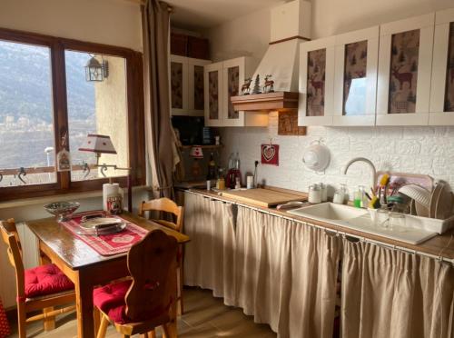 Kuchyň nebo kuchyňský kout v ubytování Bellavista Saint-Vincent