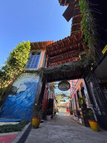 a building with a painting of a wave on it at Vila Pequeá Pousada Ilhabela in Ilhabela