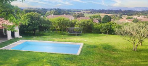 Photo de la galerie de l'établissement Bastide Provençale - Salle de Jeux - Gd Piscine - Clim - Jardin ombragé 2000m, à Montélimar