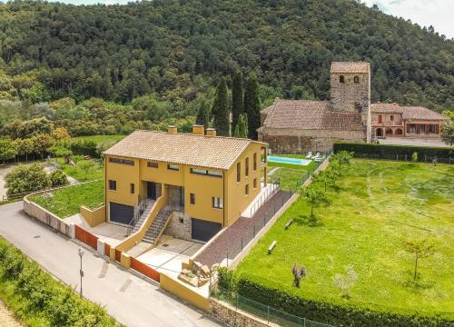 an aerial view of a large yellow house with a yard at Els Majordoms - El Mont in Beuda