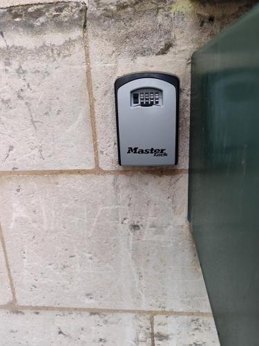 a box on the side of a brick wall at APPARTEMENT FRIZEBOIs in Soissons