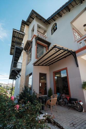a house with a table and chairs in front of it at Ngân Villa in Xuan An