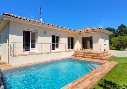 MENGINE - Jolie maison avec piscine