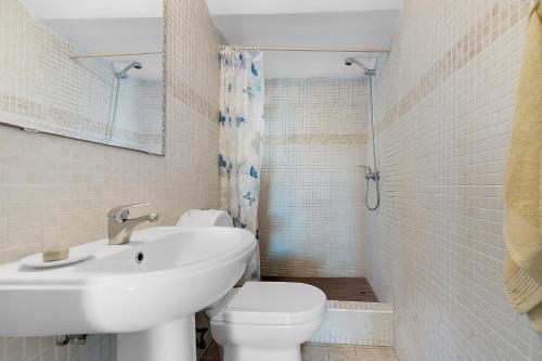 Et badeværelse på Casa Limao old city Aljezur charming house with private patio and marvelous view