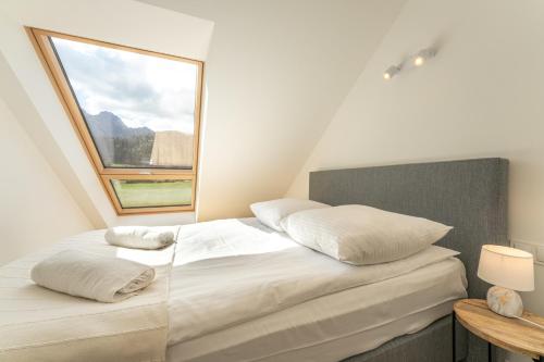 Postel nebo postele na pokoji v ubytování Apartament Skibówki View