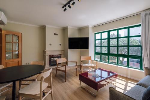 TV a/nebo společenská místnost v ubytování Atlantic Apartment by Olala Homes