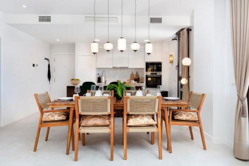 Modern 4-Person Apartment with Pool & Indoor Parking