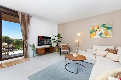 Modern 4-Person Apartment with Pool & Indoor Parking