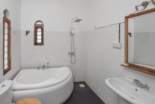Koupelna v ubytování Organic Roots Villa