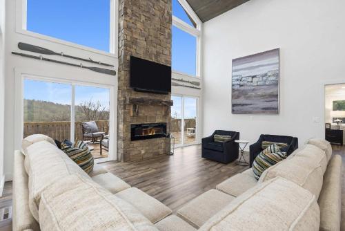 Χώρος καθιστικού στο Van Kirk Cove - 6 BDR Stunner