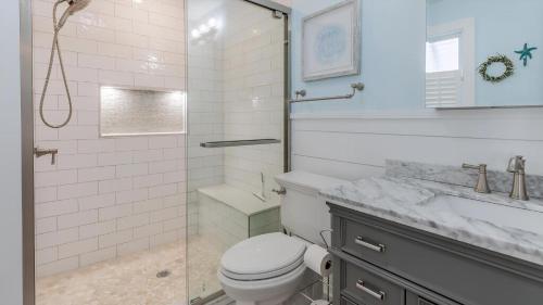 Et badeværelse på Little Cottage On Lafayette