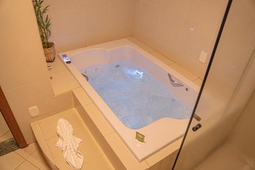 a jacuzzi tub in a bathroom with at Hotel Porto Napolis in Eunápolis