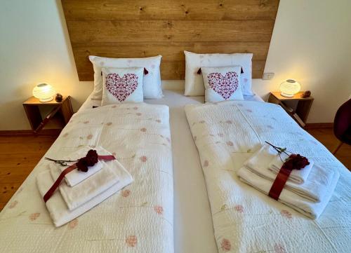 Postel nebo postele na pokoji v ubytování Antler Apartment