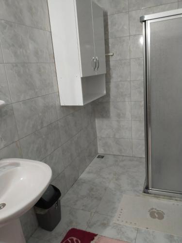 a bathroom with a white sink and a shower at Semiha hanım konağı in Perşembe